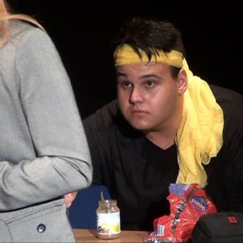 Divadelná komédia absolventi